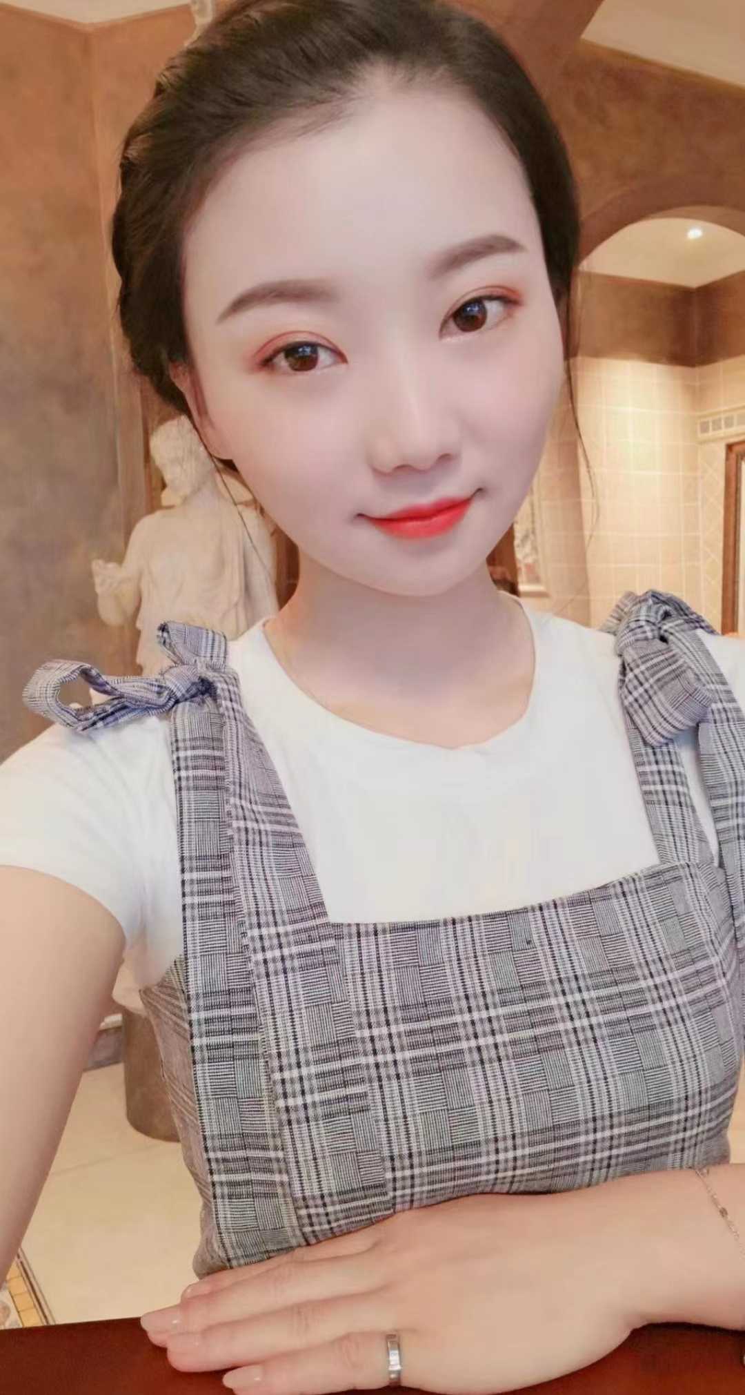 漂亮大胸妹子，服务棒