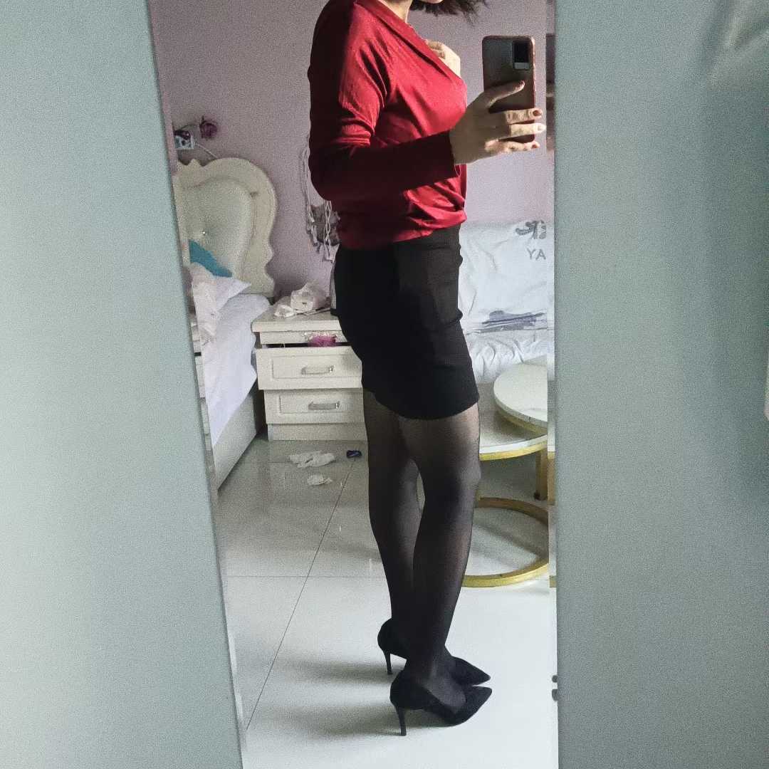 太原兼职美女，颜值不错，身材微胖，很会玩，有制服情趣内衣