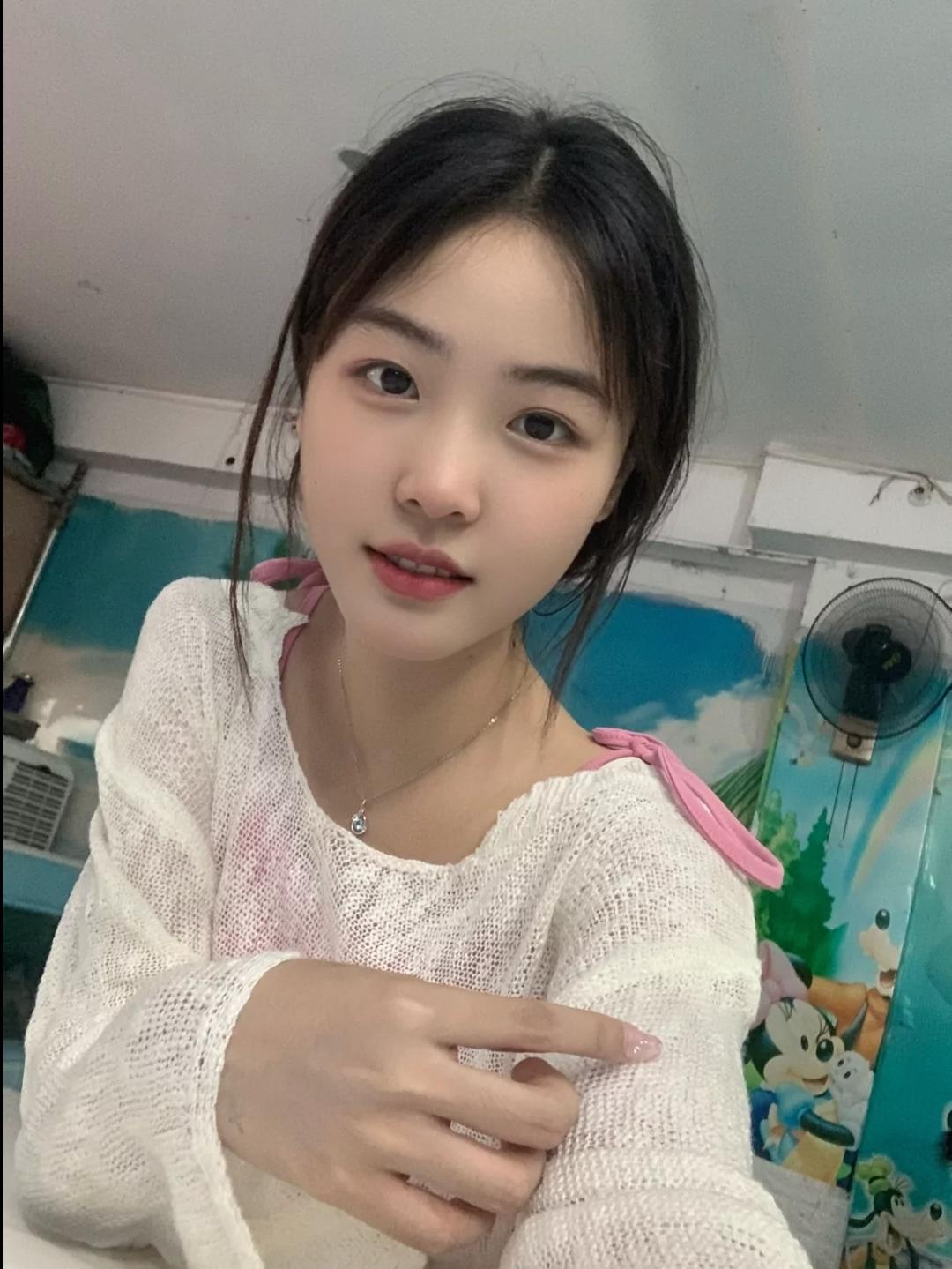 成华颜值好骨感美的小妹妹