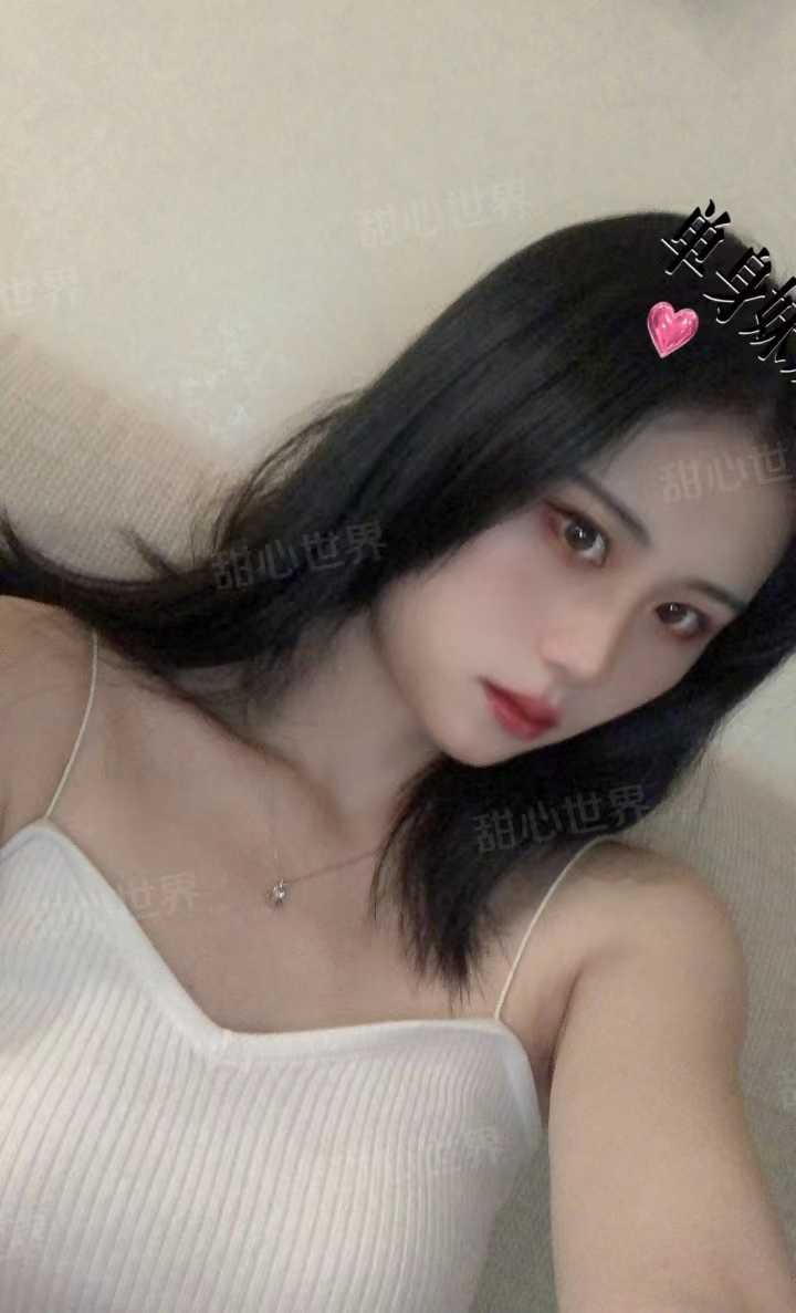 腿很白很长还有纹身哦