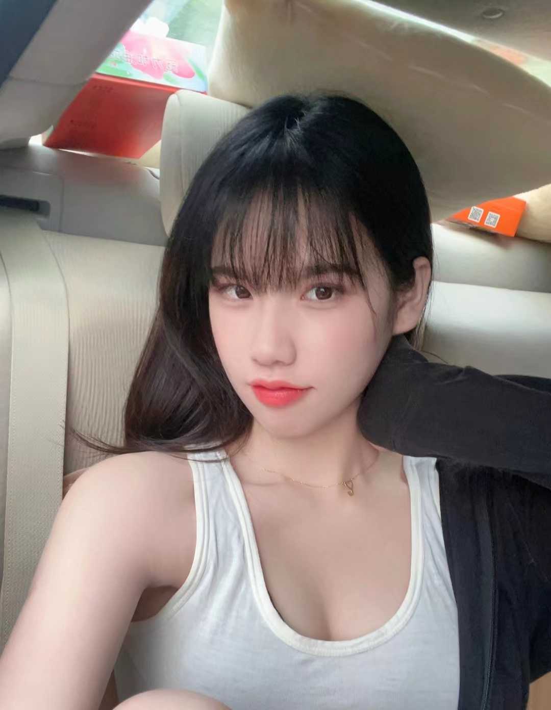 KH一绝，人美胸大身材棒，粉嫩