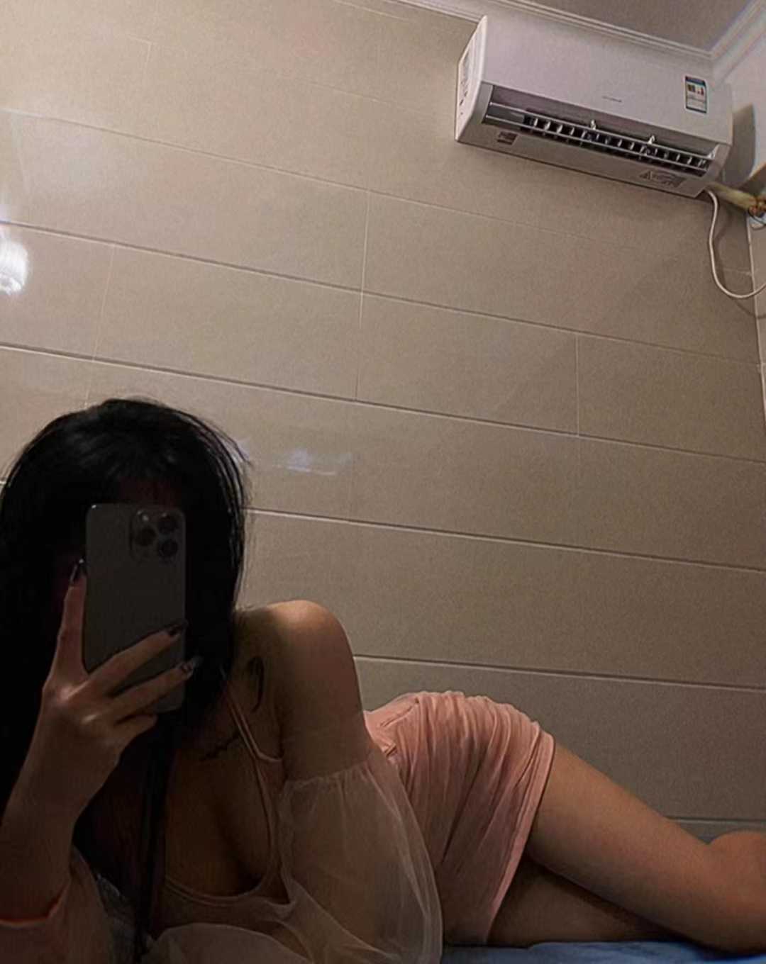 KH一绝，人美胸大身材棒，粉嫩