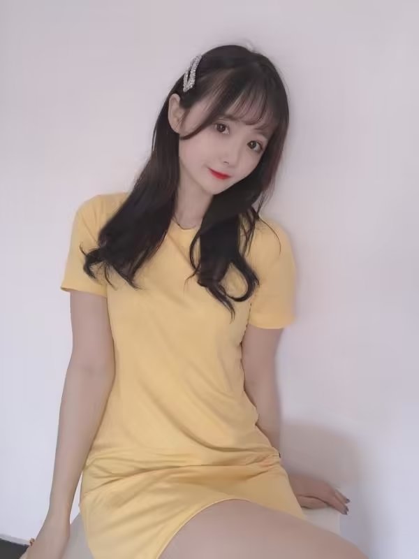 年轻可爱的小姐姐