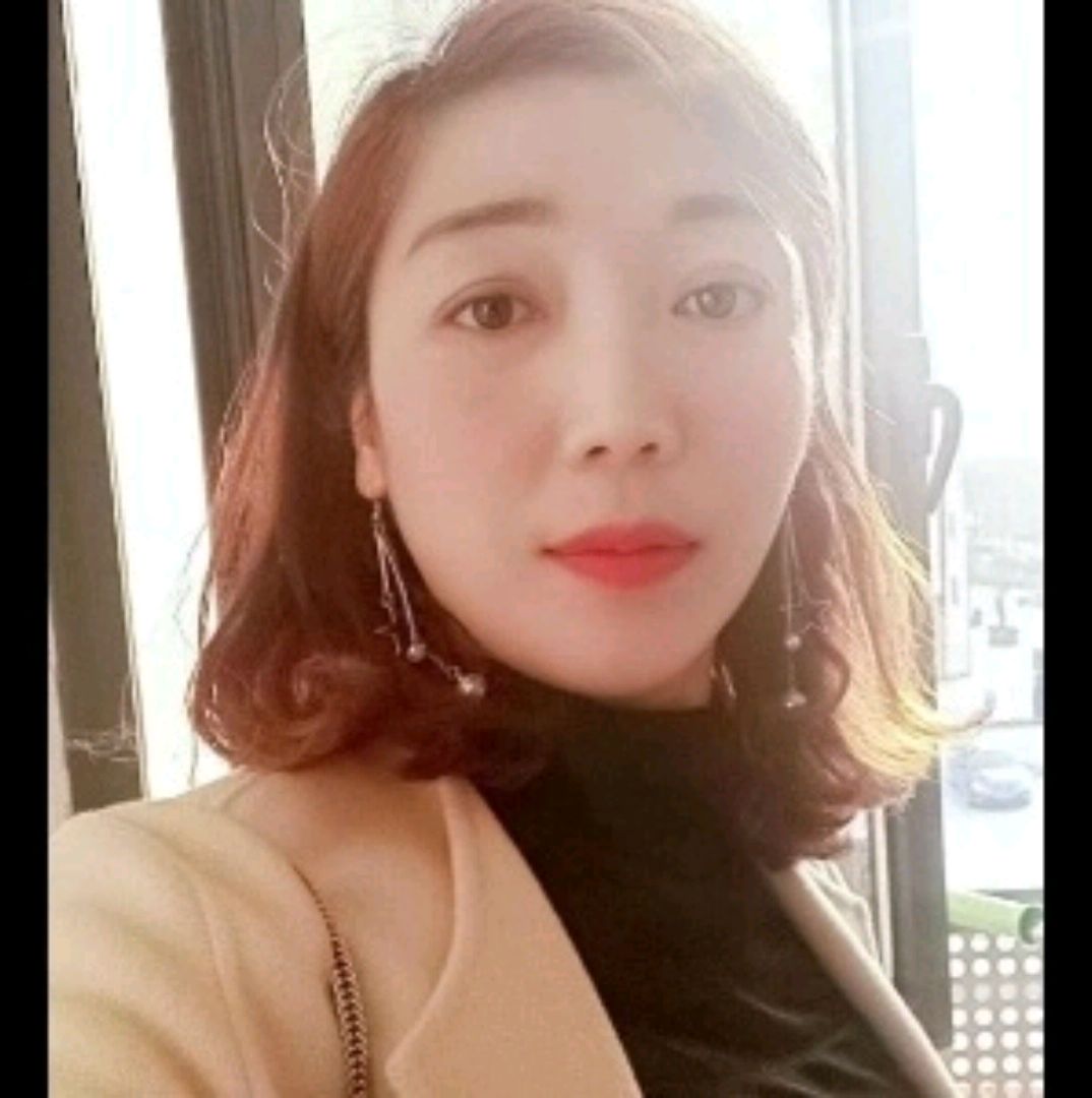 我在秋涛北路东方灯饰上班