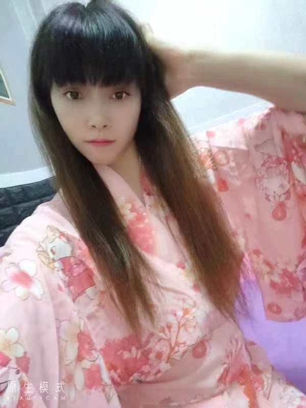 换了几种姿势，态度蛮好，都很配合