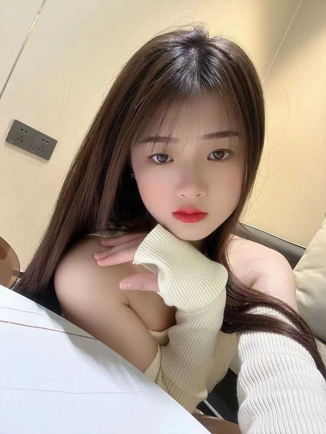 很懂男人心，颜值很棒，也很年轻。