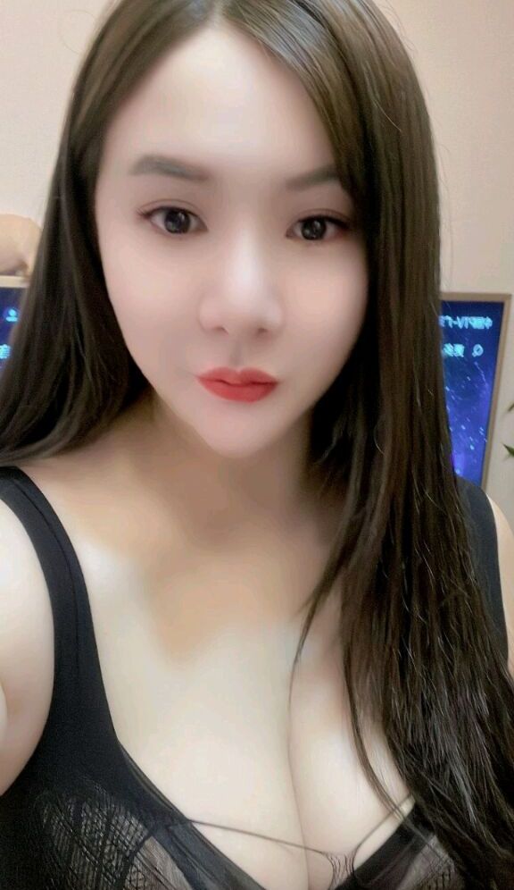 广州兼职天然巨乳，大长腿水蛇腰细臀大服务超好