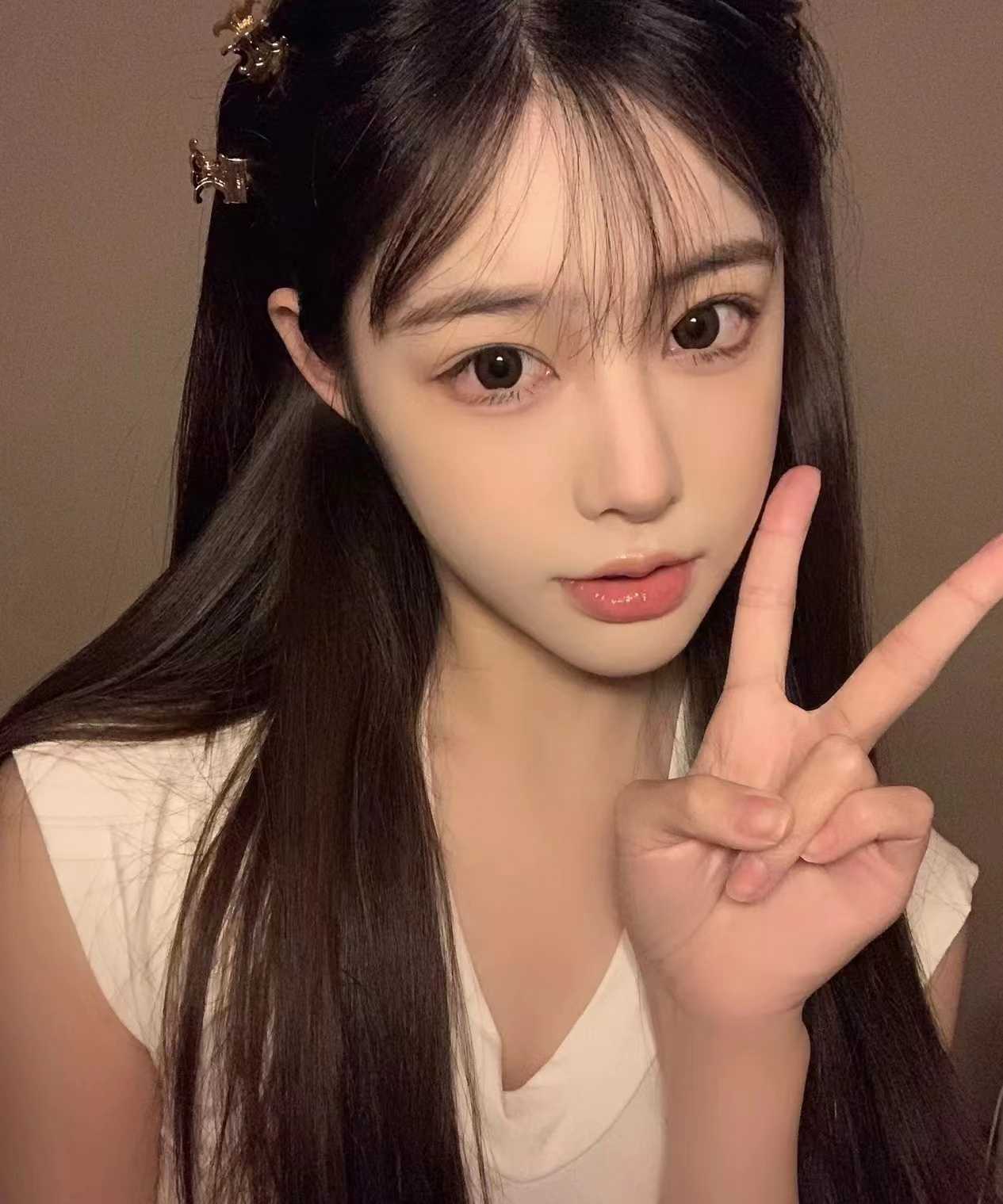 性格直爽开朗，做事认真，制服诱惑