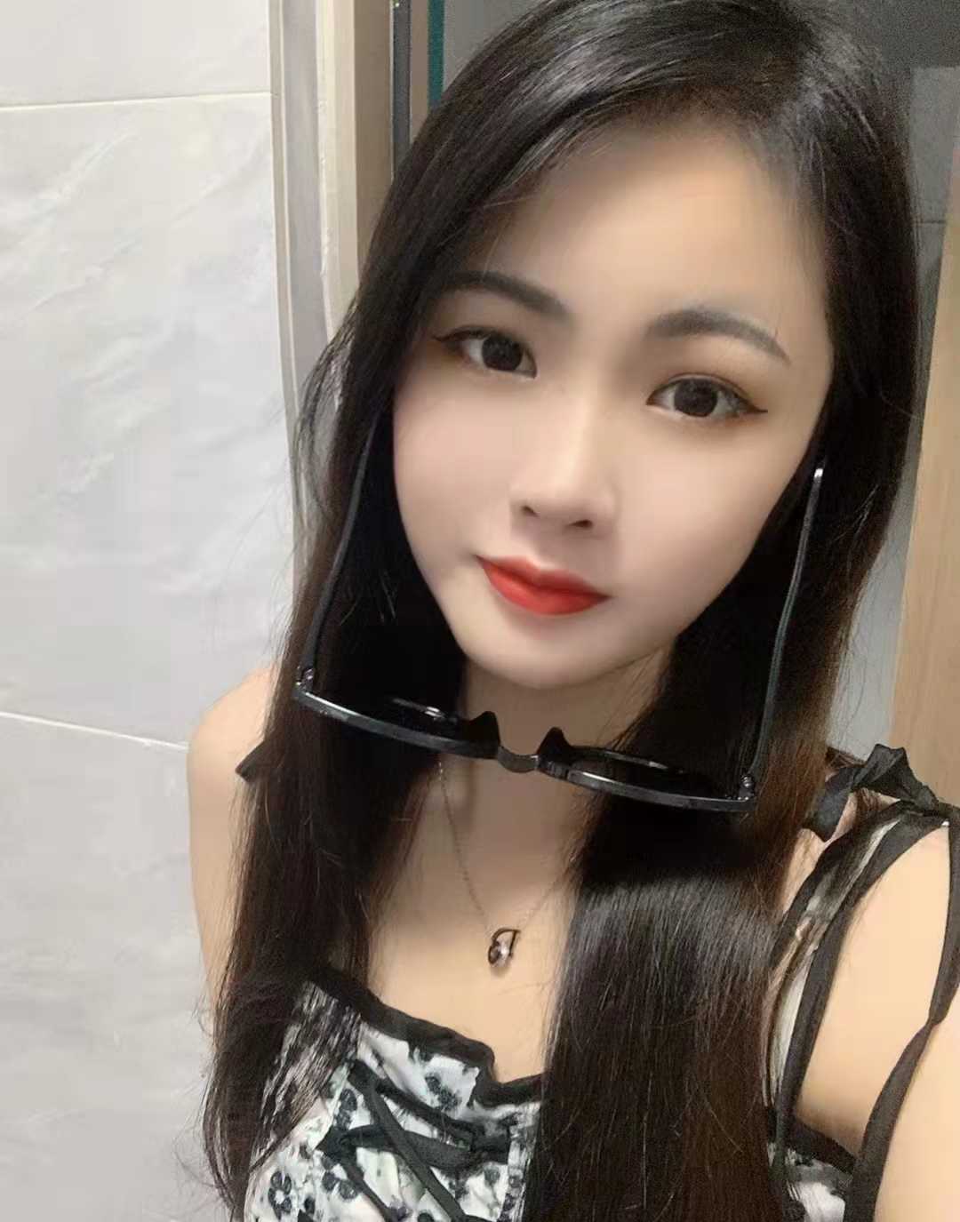 口的时候很 深~hou，然后戴套开始进出运动