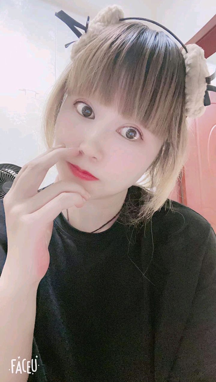 深圳龙岗，来自四川的甜妹，胸大服务好