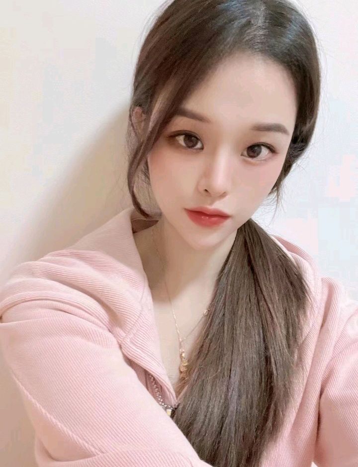 深圳本科毕业，模特兼职，净身高170看似高冷内心温柔