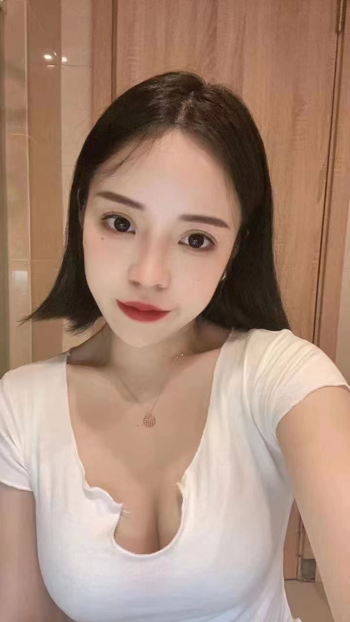 19岁的粉嫩妹妹，兼职的