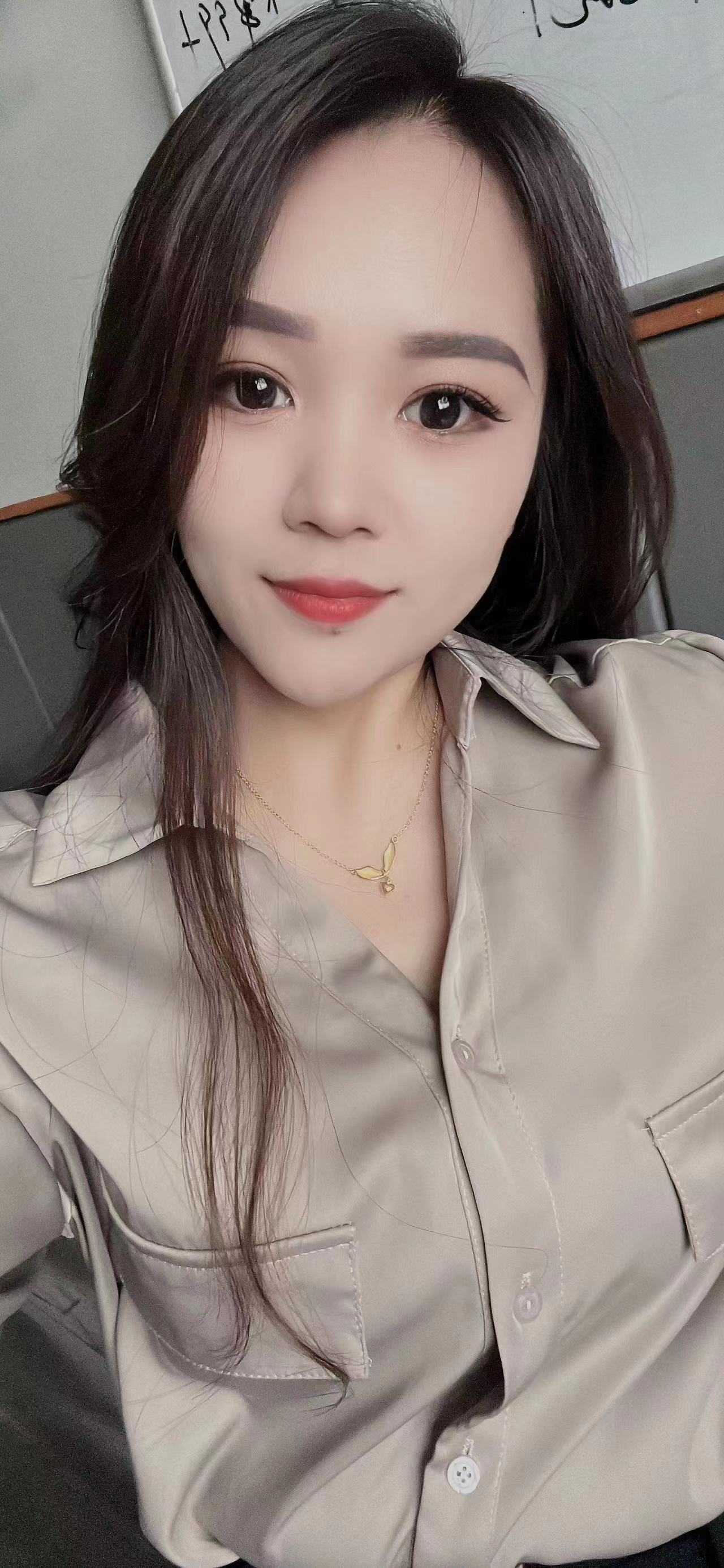 带上雨衣开始战斗，做~ai也很配合，各种姿势