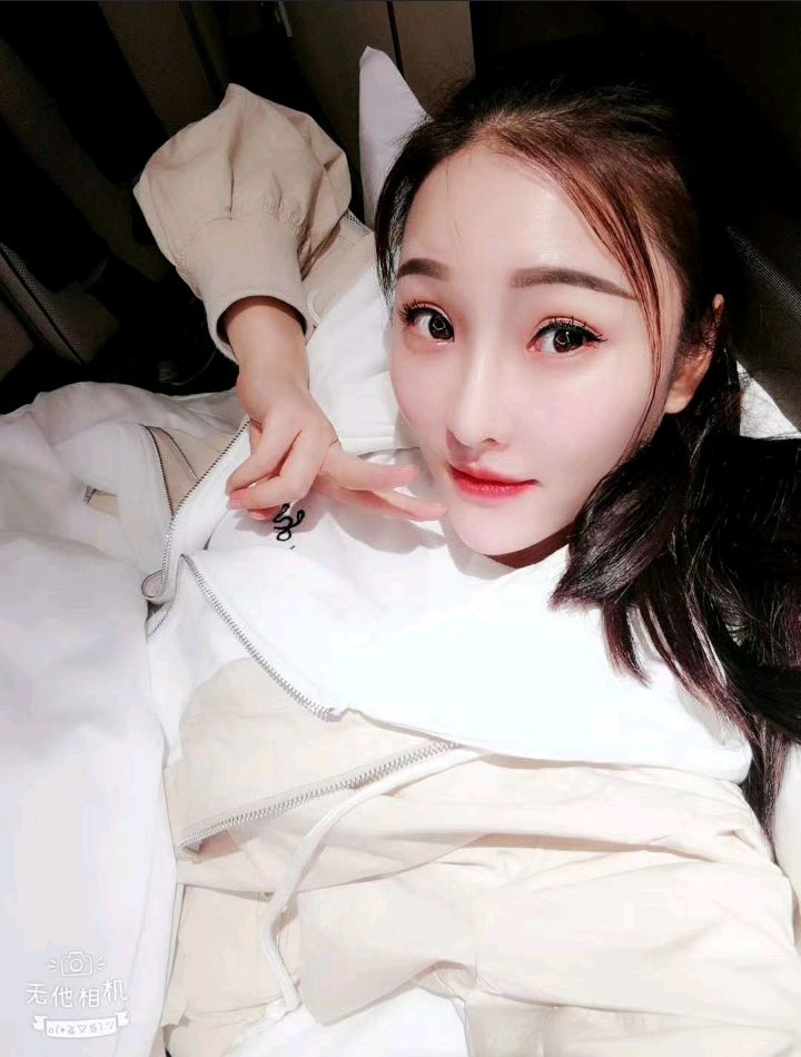 苏州刚下海漂亮大方，身材性感屁股大，人照无差