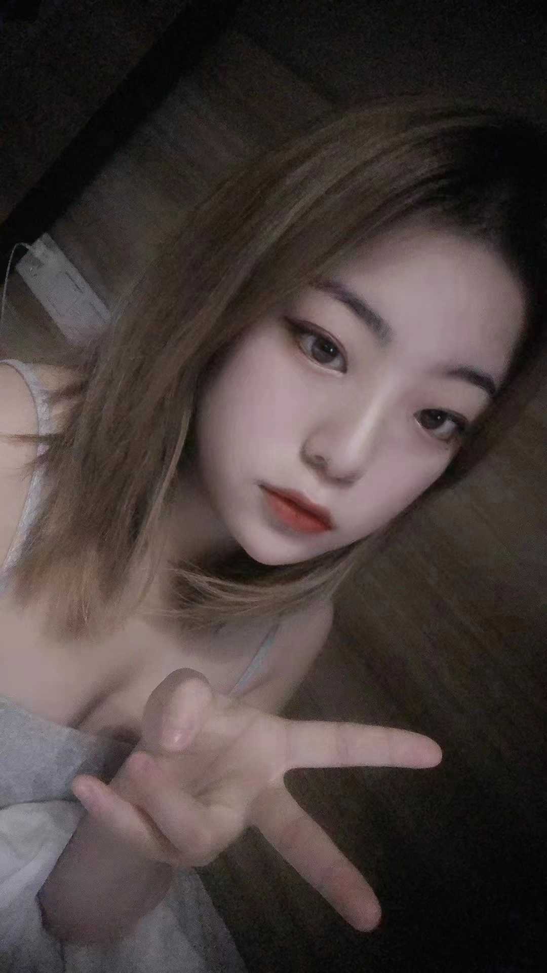 玩的很开，屁股大，后入很爽。