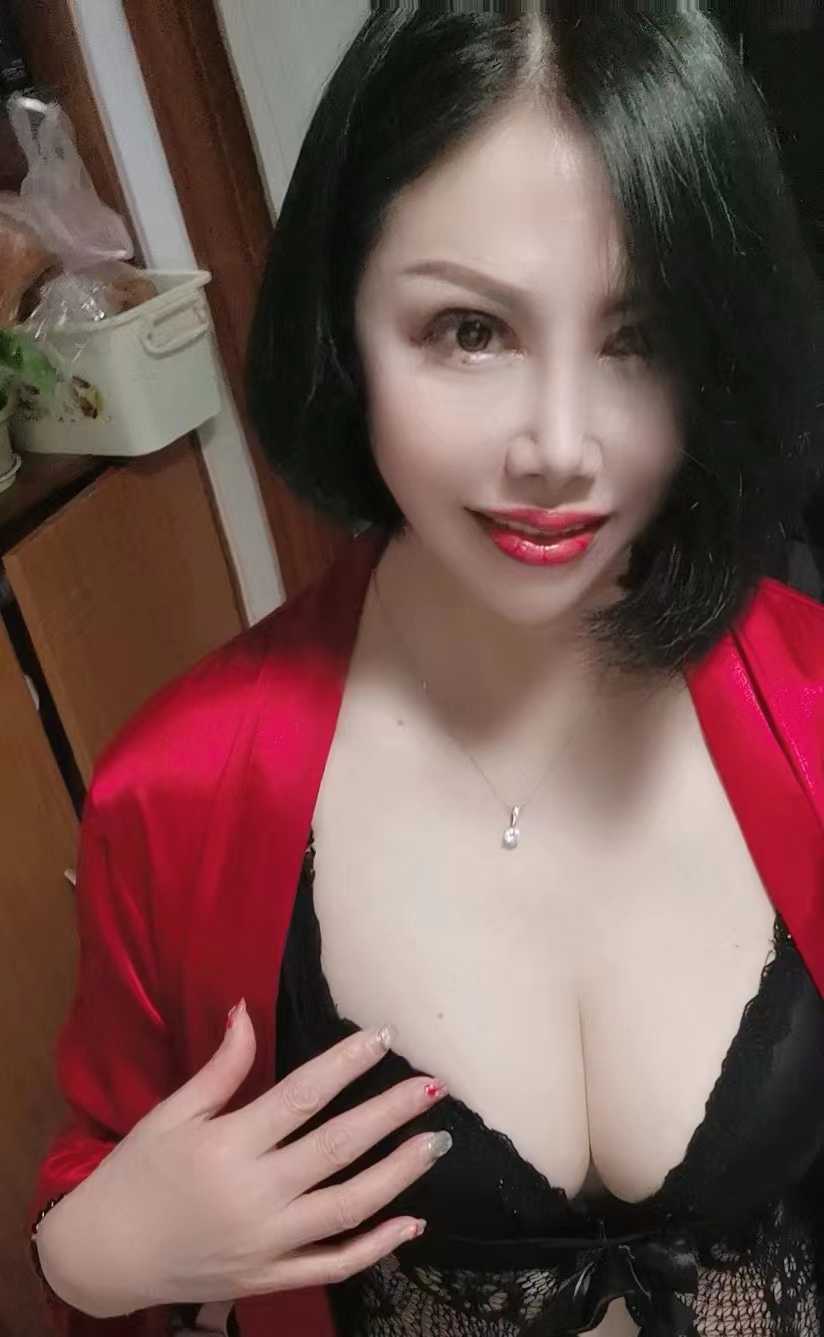 服务身材都不错的姐姐