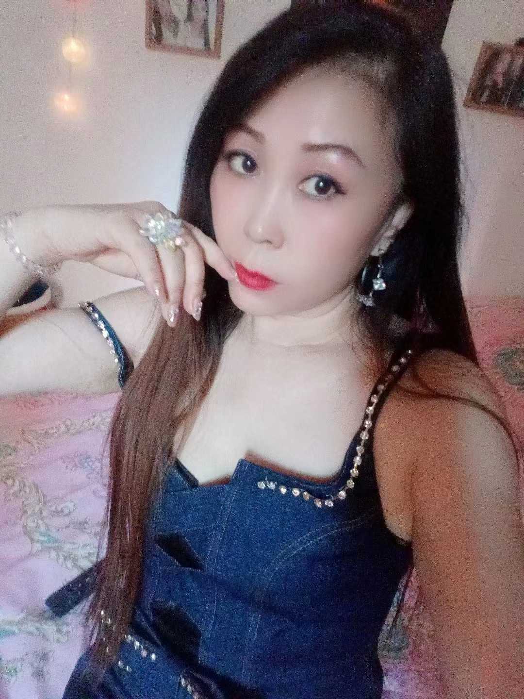 制服诱惑，可双飞的少妇