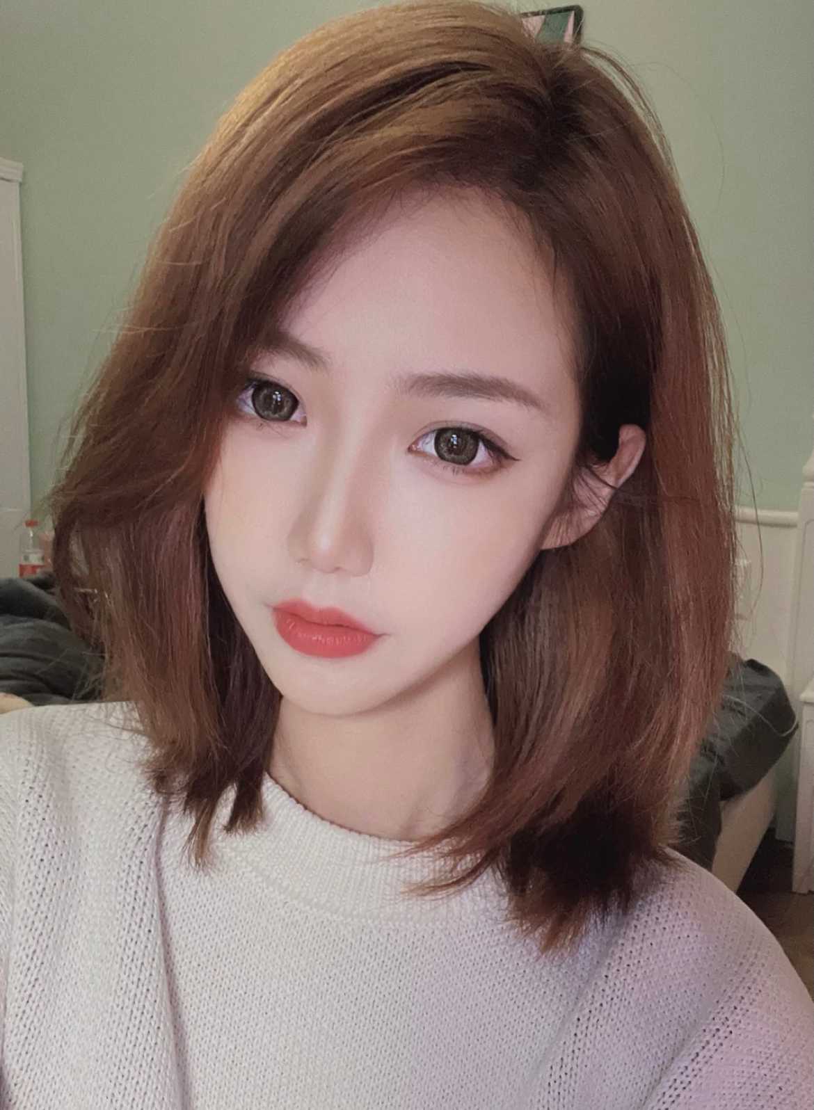 直接两个手抓着奶子 后入猛干