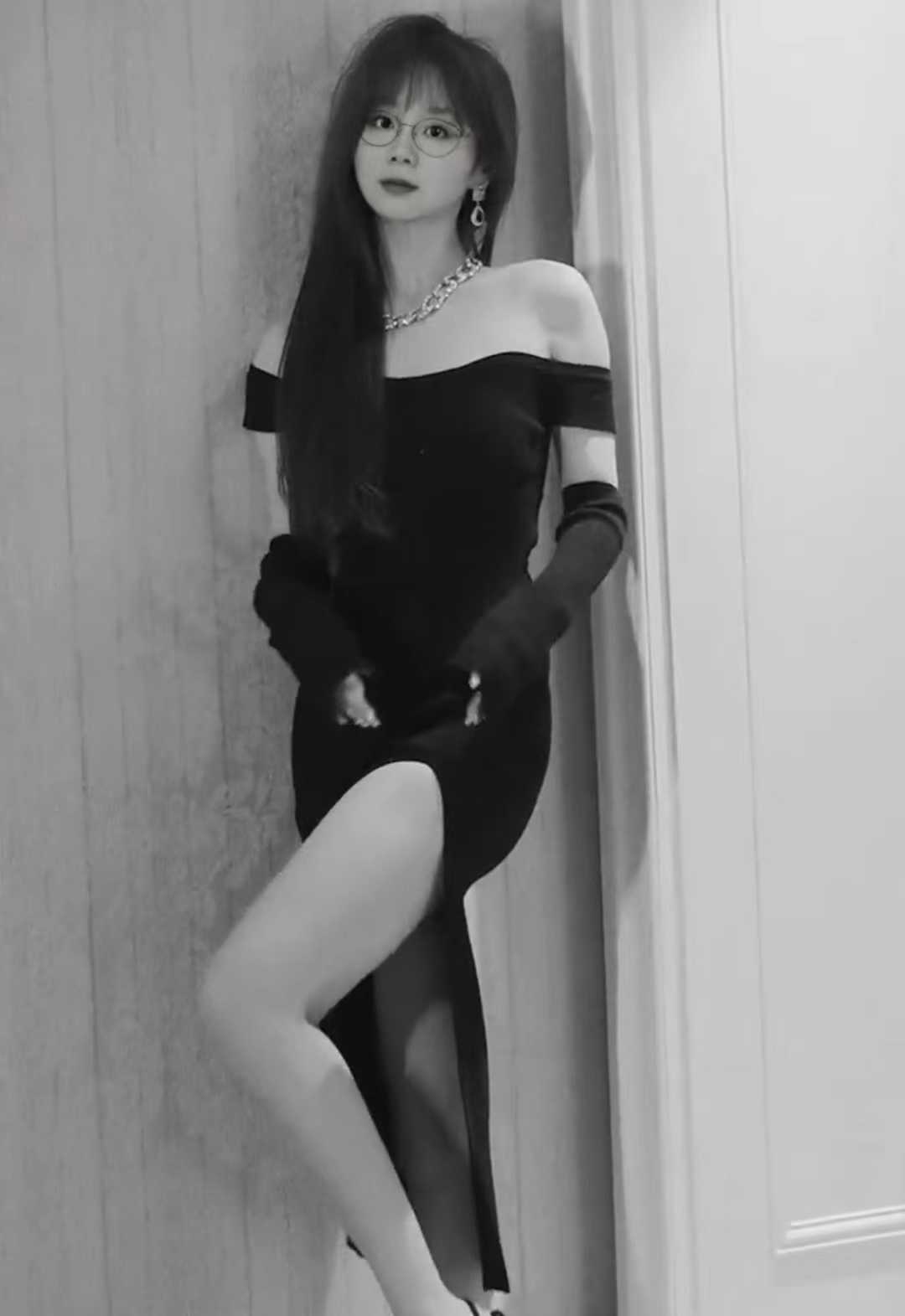 身材娇小可爱的美女一枚