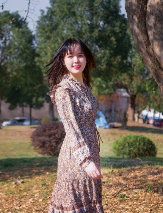 武汉大胸妹，有点娇羞！！！