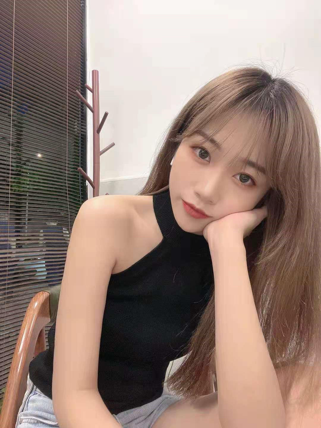 年轻身材好不错的妹子