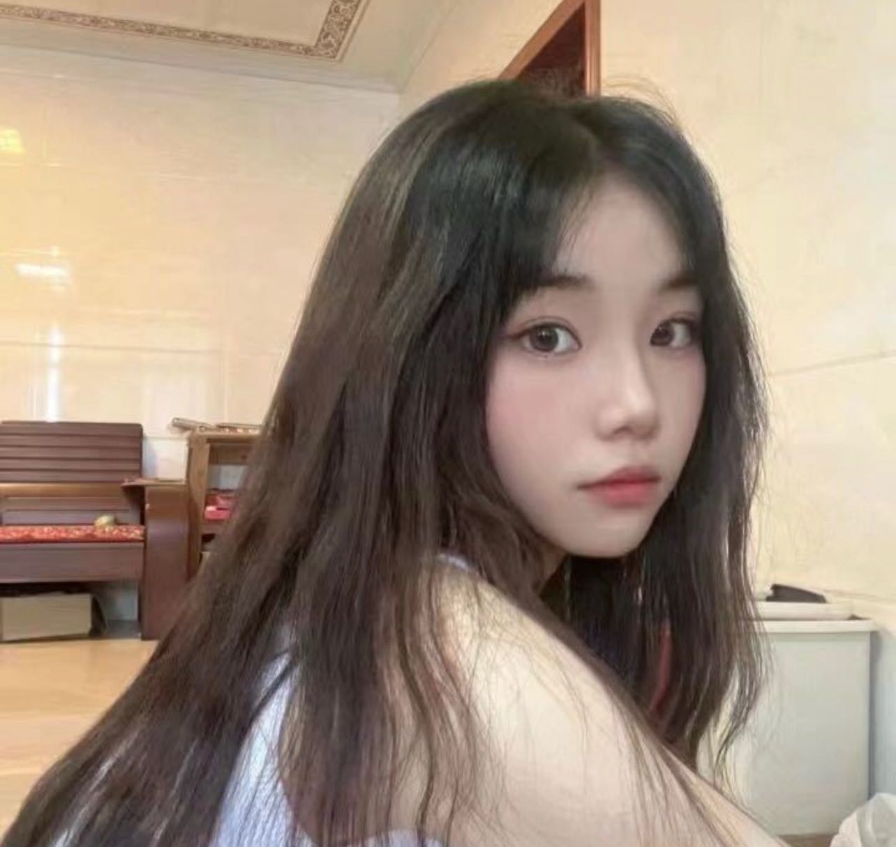 湖里身材苗条的妹子