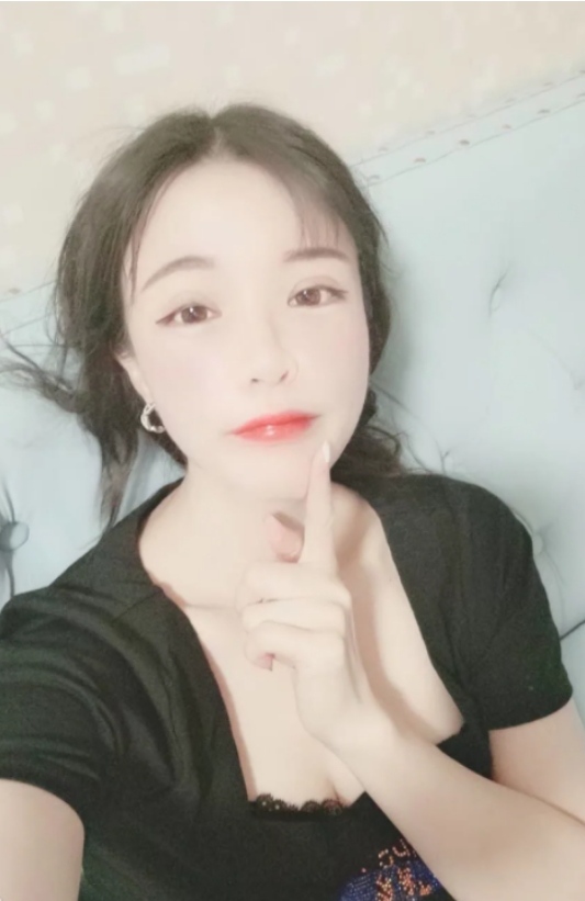 36e罩杯兼职妹，有颜值有身材服务还很好！