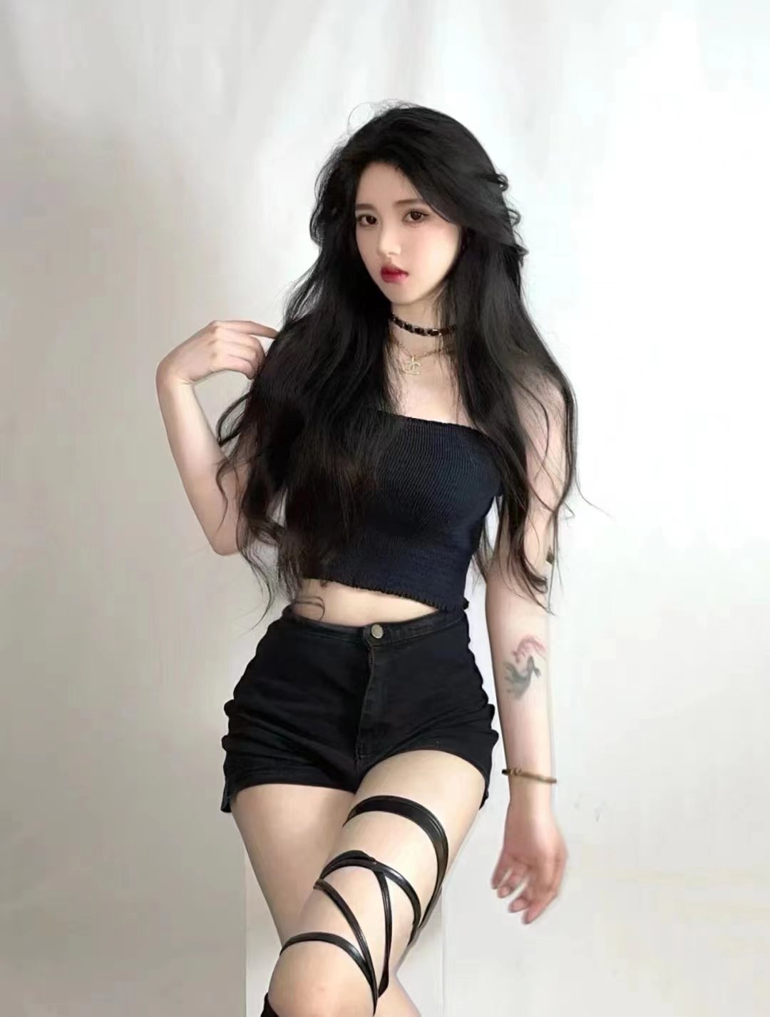 小姐姐性格豪爽，凶器很诱惑