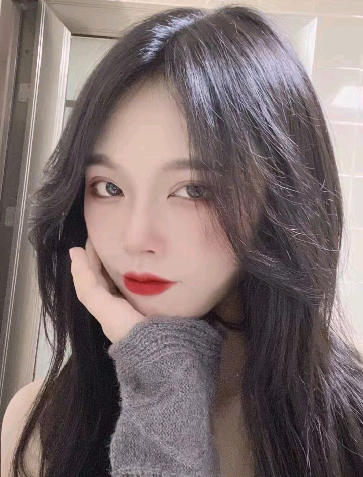 西安童颜粉嫩小美女