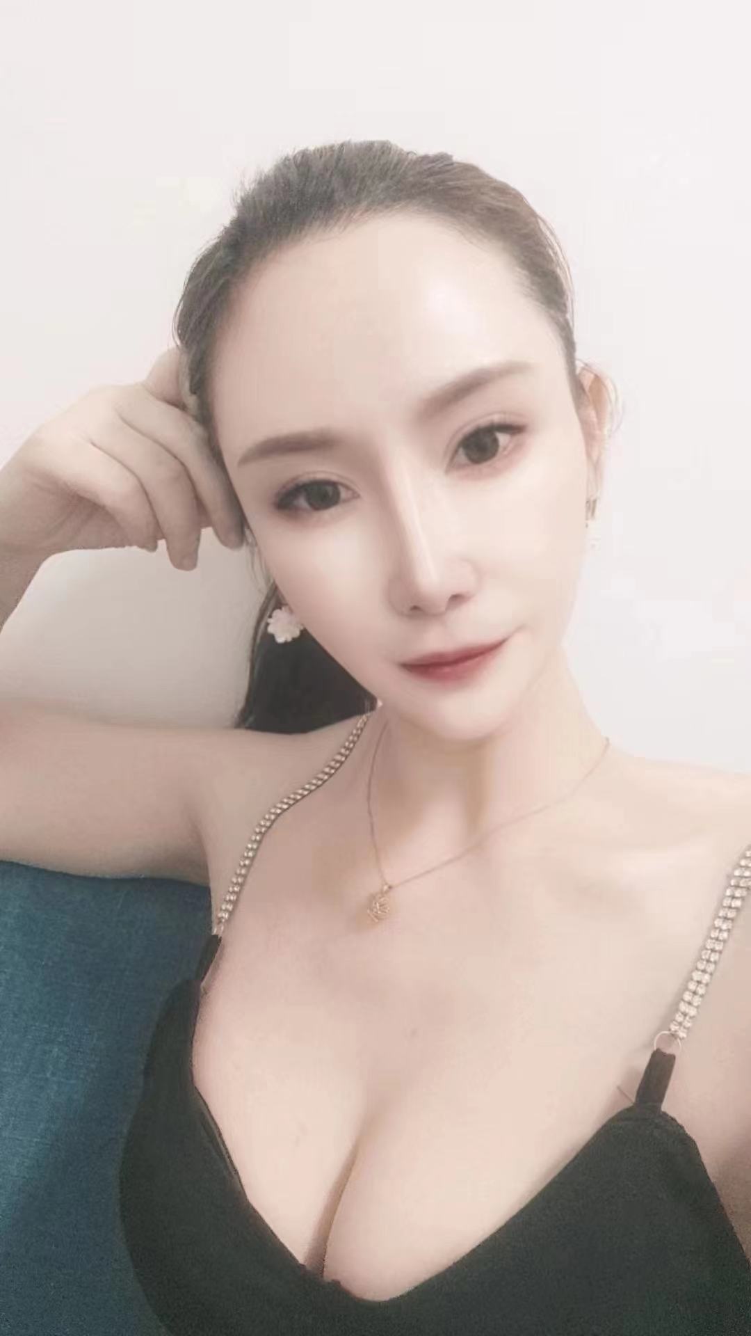 新人悄悄，配合