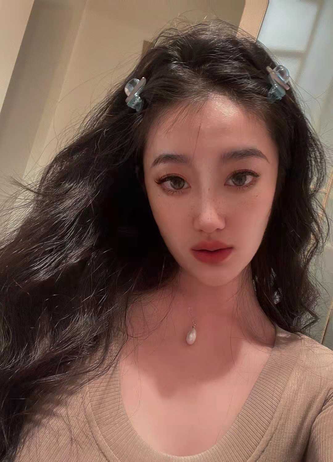 胸大臀翘，服务好，人真的很漂亮