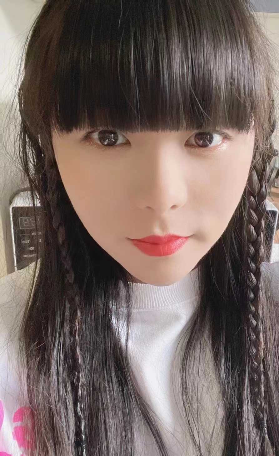 皮肤白，很滑，身材好