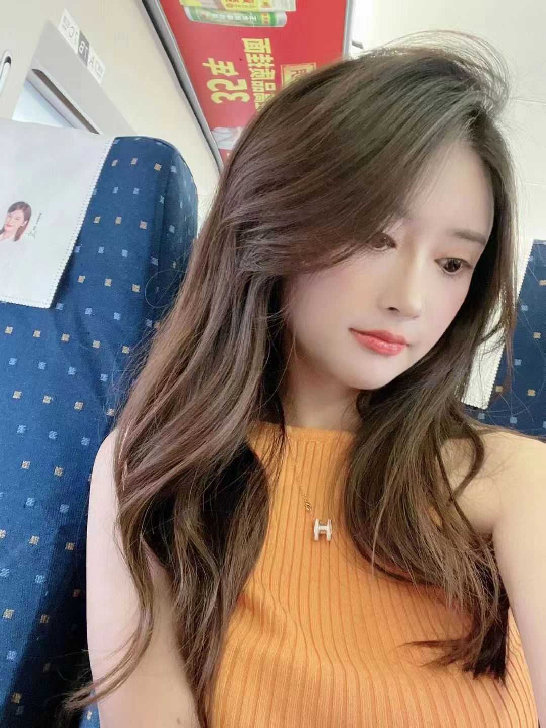 说话声音温柔，过程对态度亲切体贴