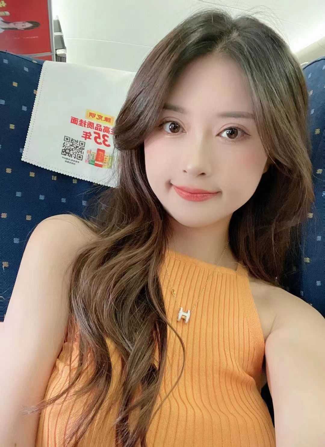 说话声音温柔，过程对态度亲切体贴