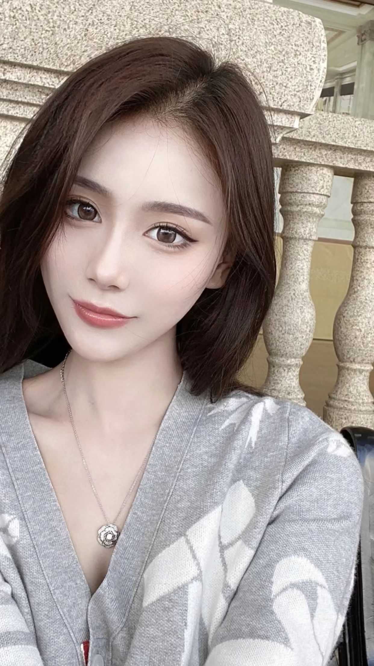 身材前凸后翘，关键是sao