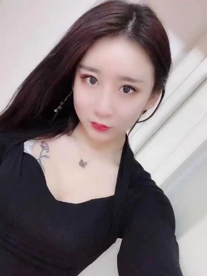 身材前凸后翘，关键是sao