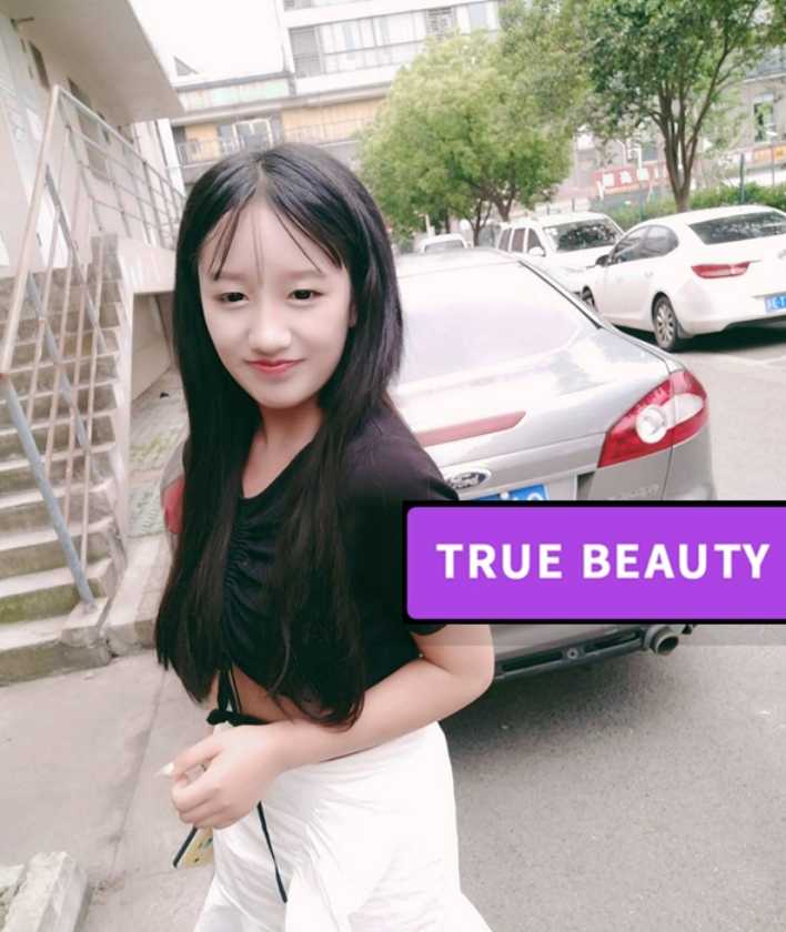 可爱的自己聊的妹妹