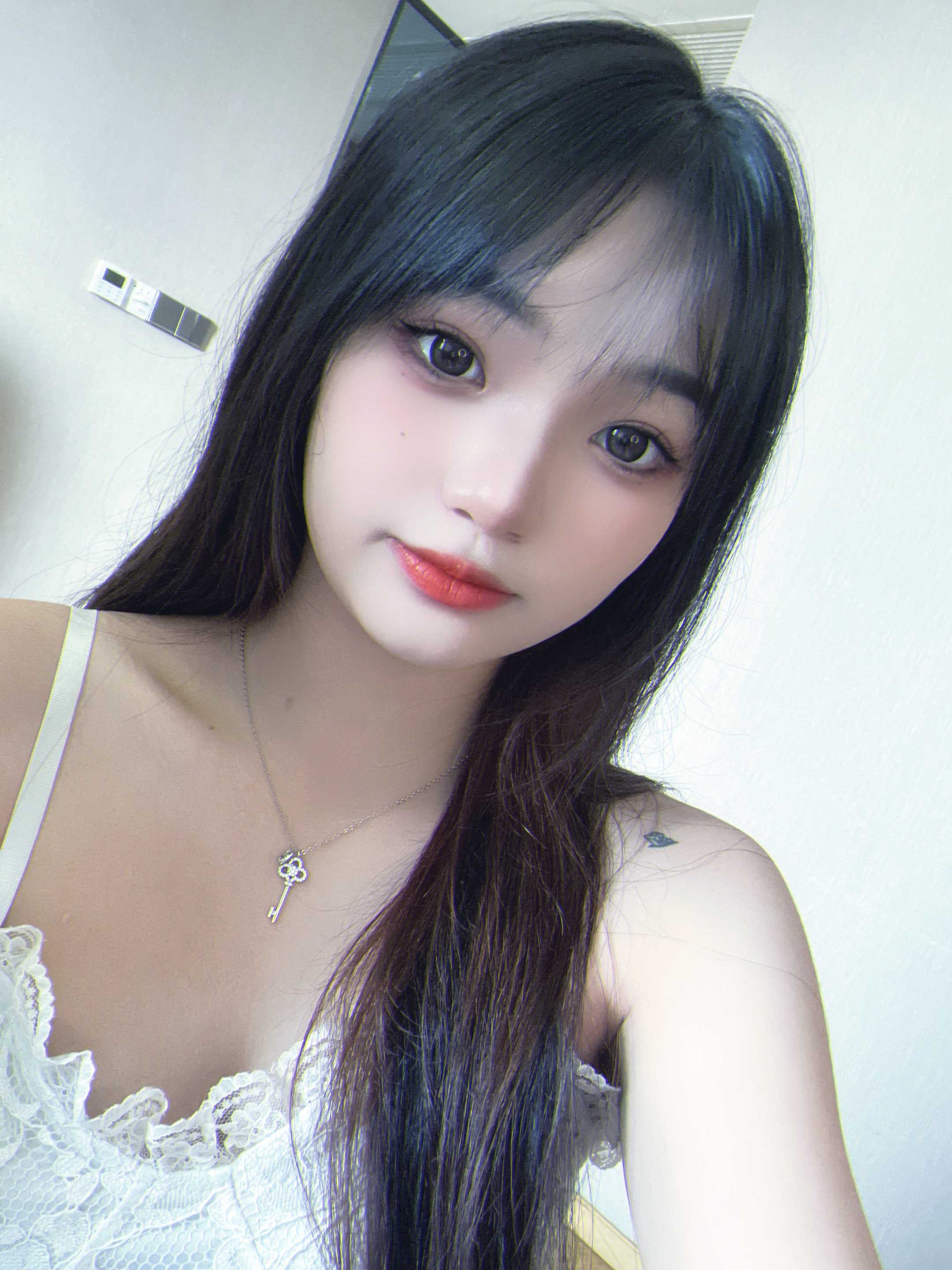 沙井漂亮兼职小妹