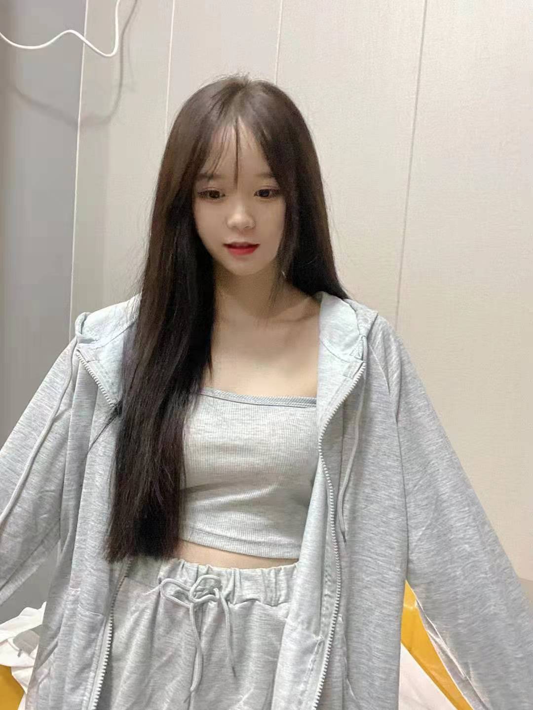 妹妹年轻粉嫩，服务小能手