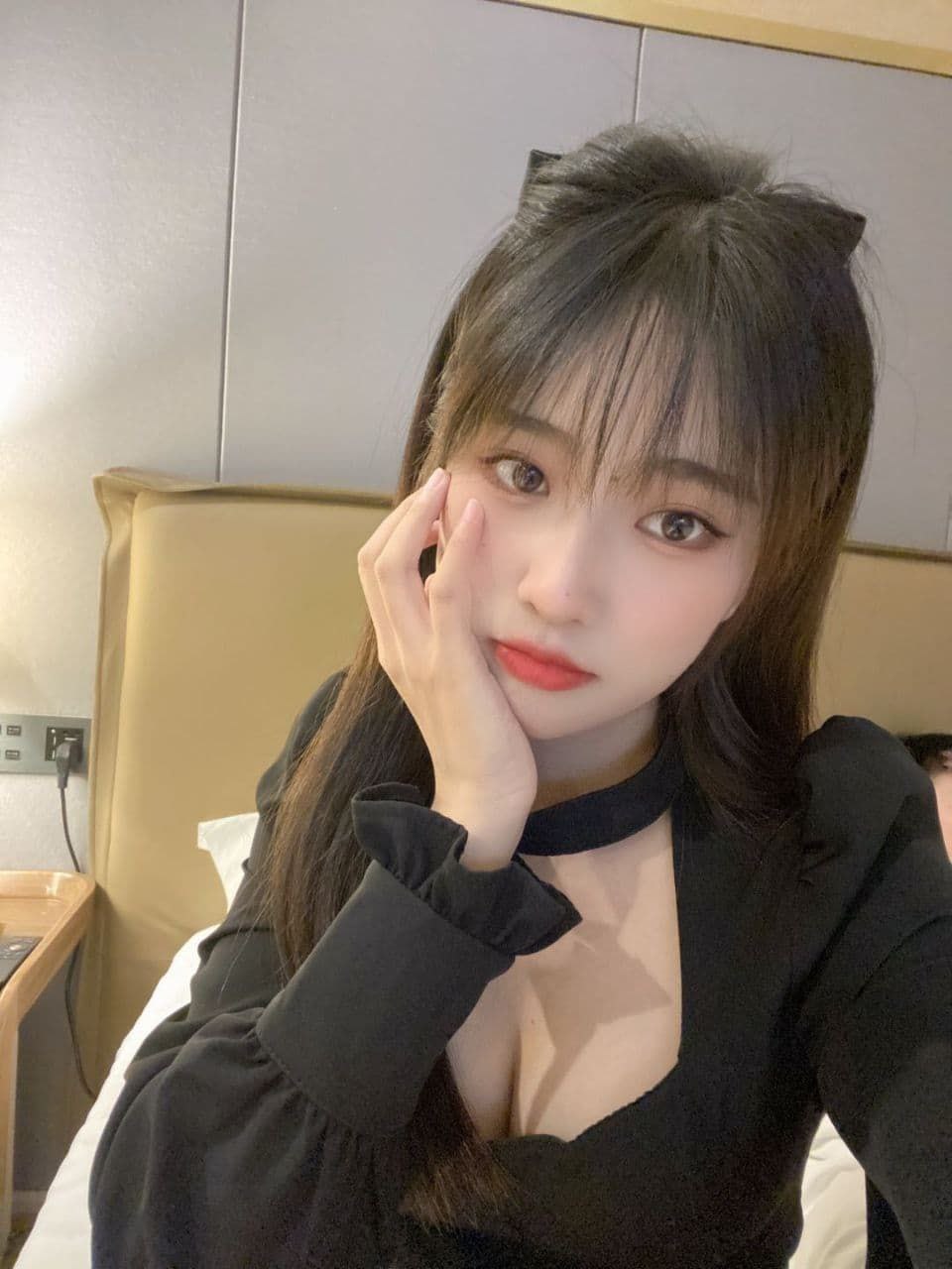 南山太子港附近00后小嫩妹 乖巧听话 服务不差