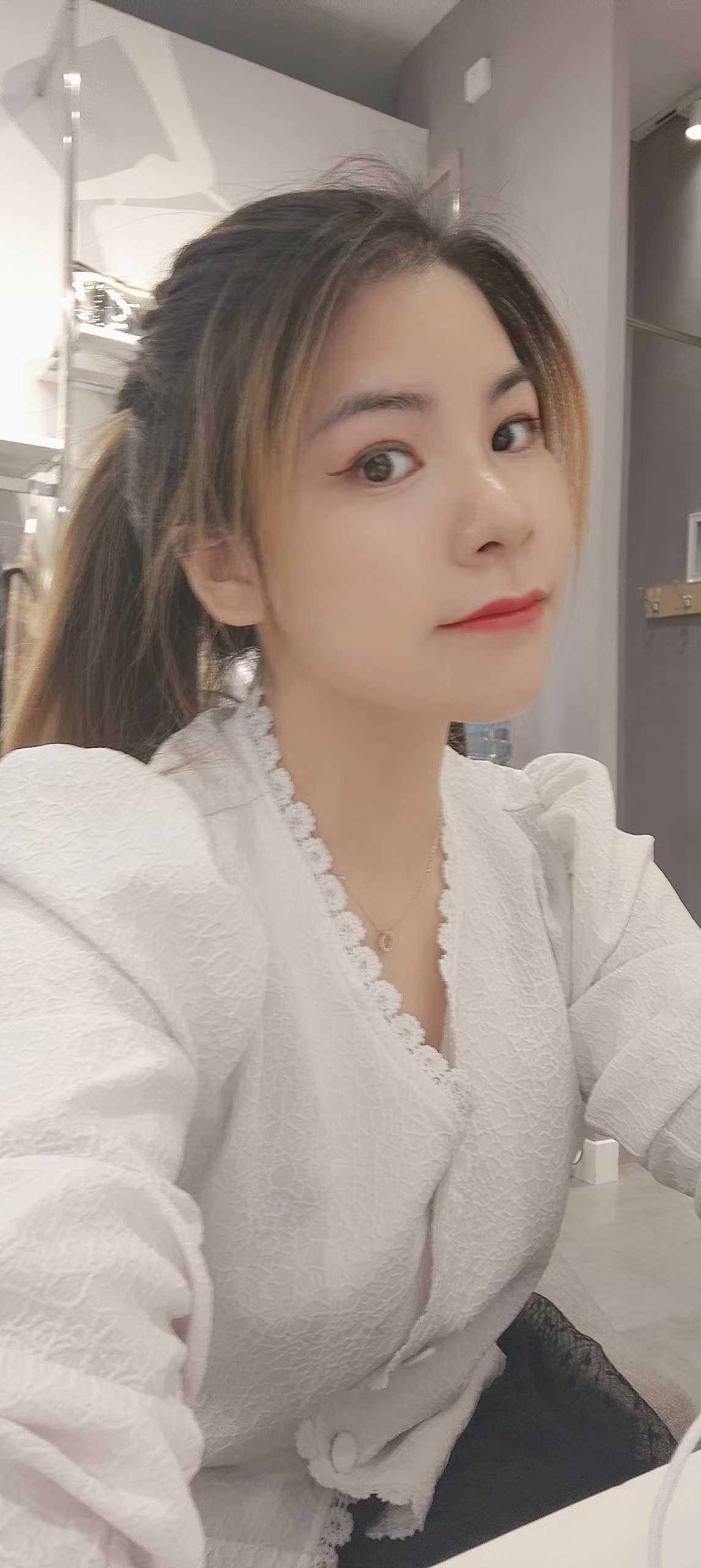 丰满性感少妇林