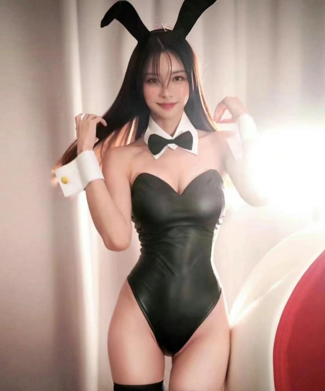 身材颜值超级不错的大胸妹