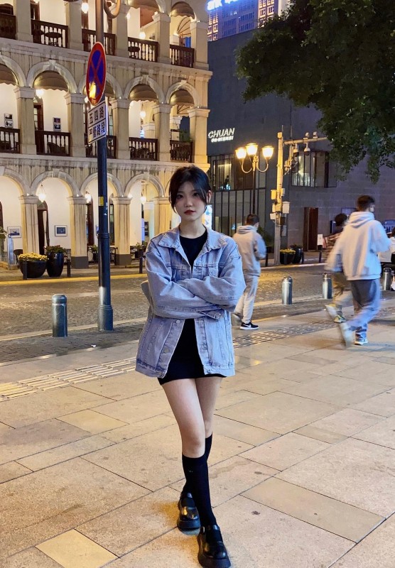 槐荫区性感短发小姐姐