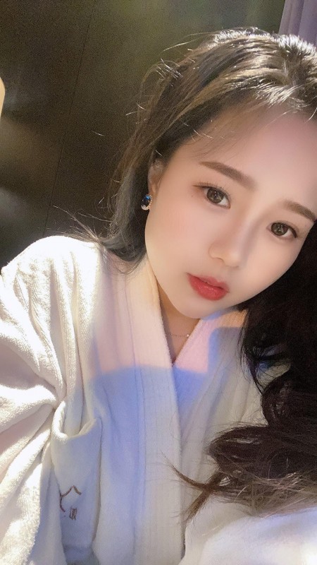 波大身材凹凸有致，一起洗澡会喷水，活好听指挥，有地可外出