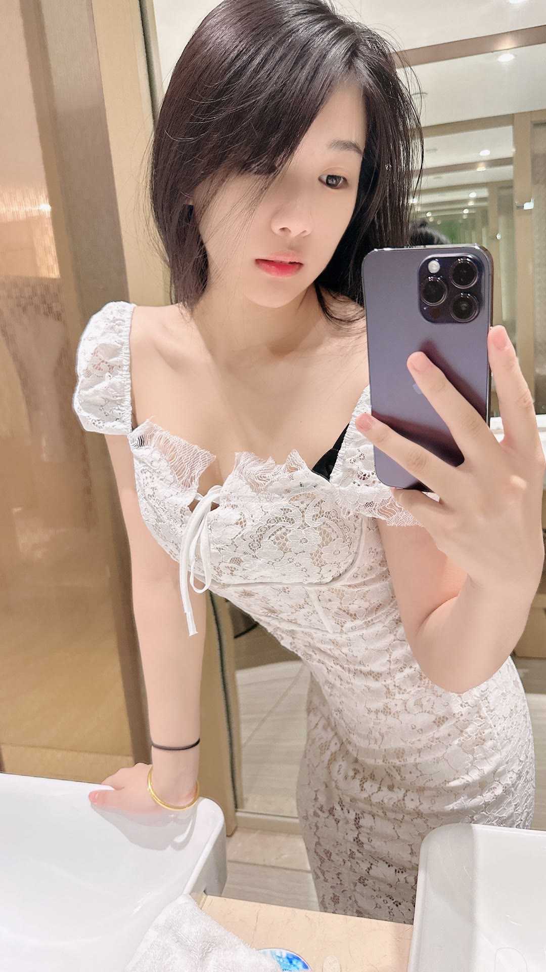 皮肤白嫩性感丰满水多多小姐姐兼职