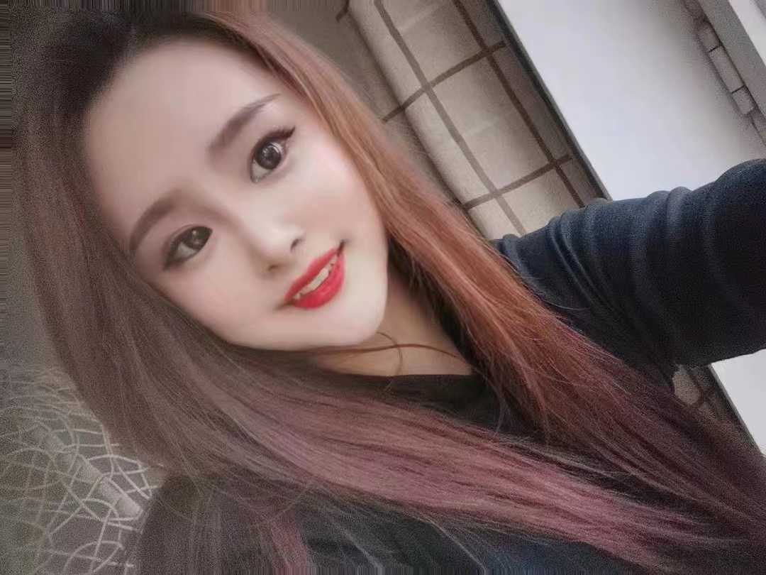 妹子皮肤不错，年轻胸大粉嫩还有点小丰满