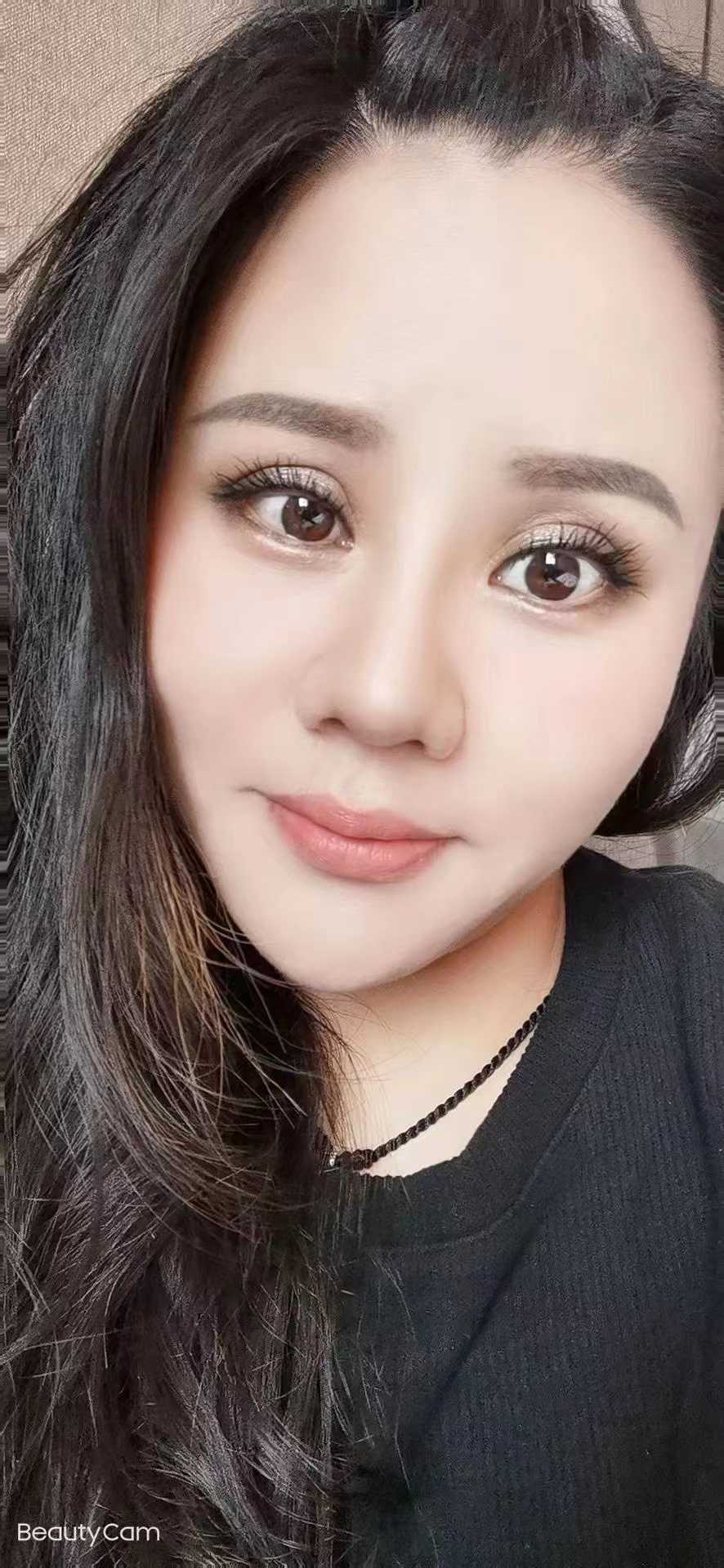 身材可以丰满，屁股大，胸也大