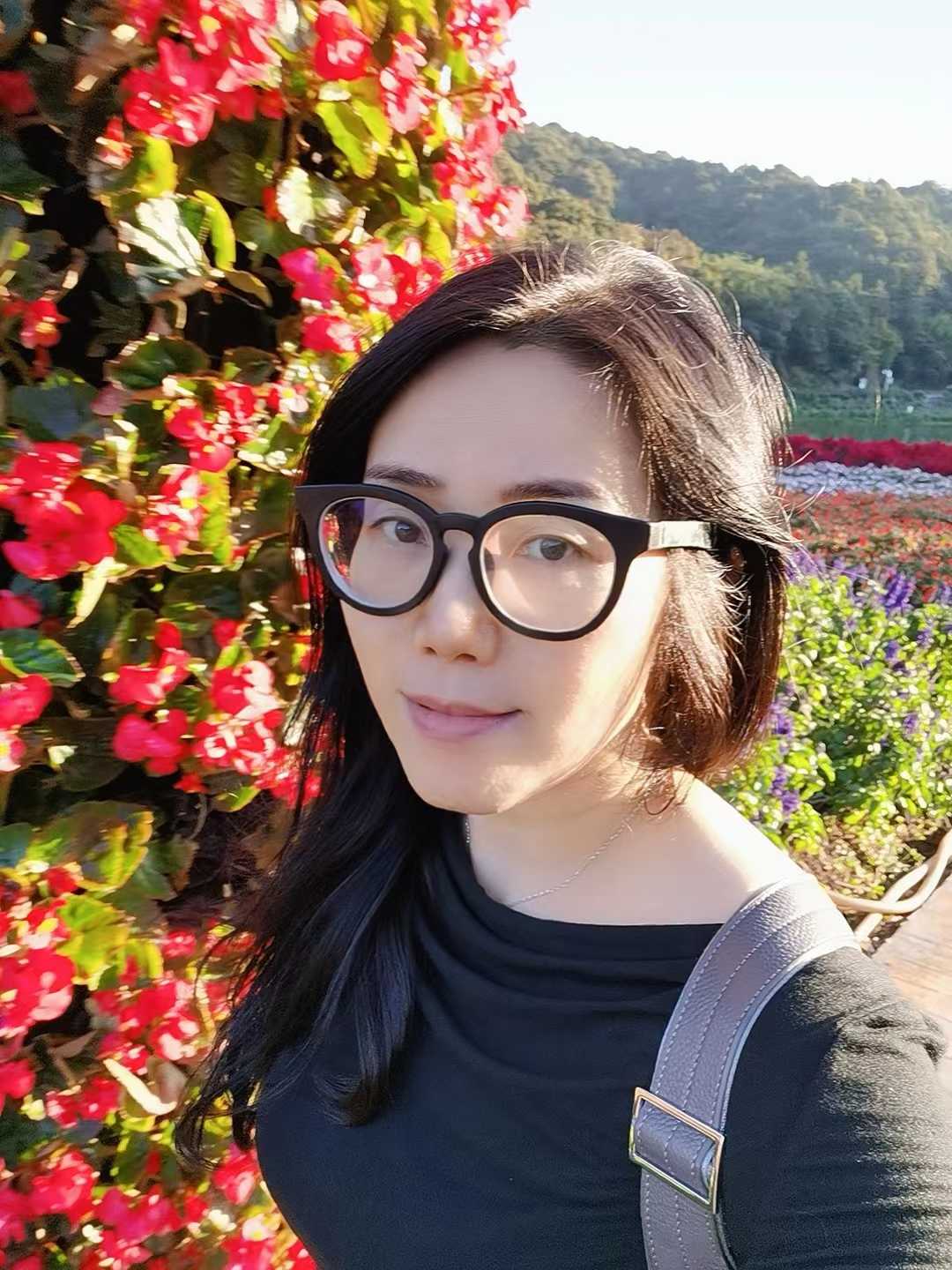 戴眼镜的风s的少妇