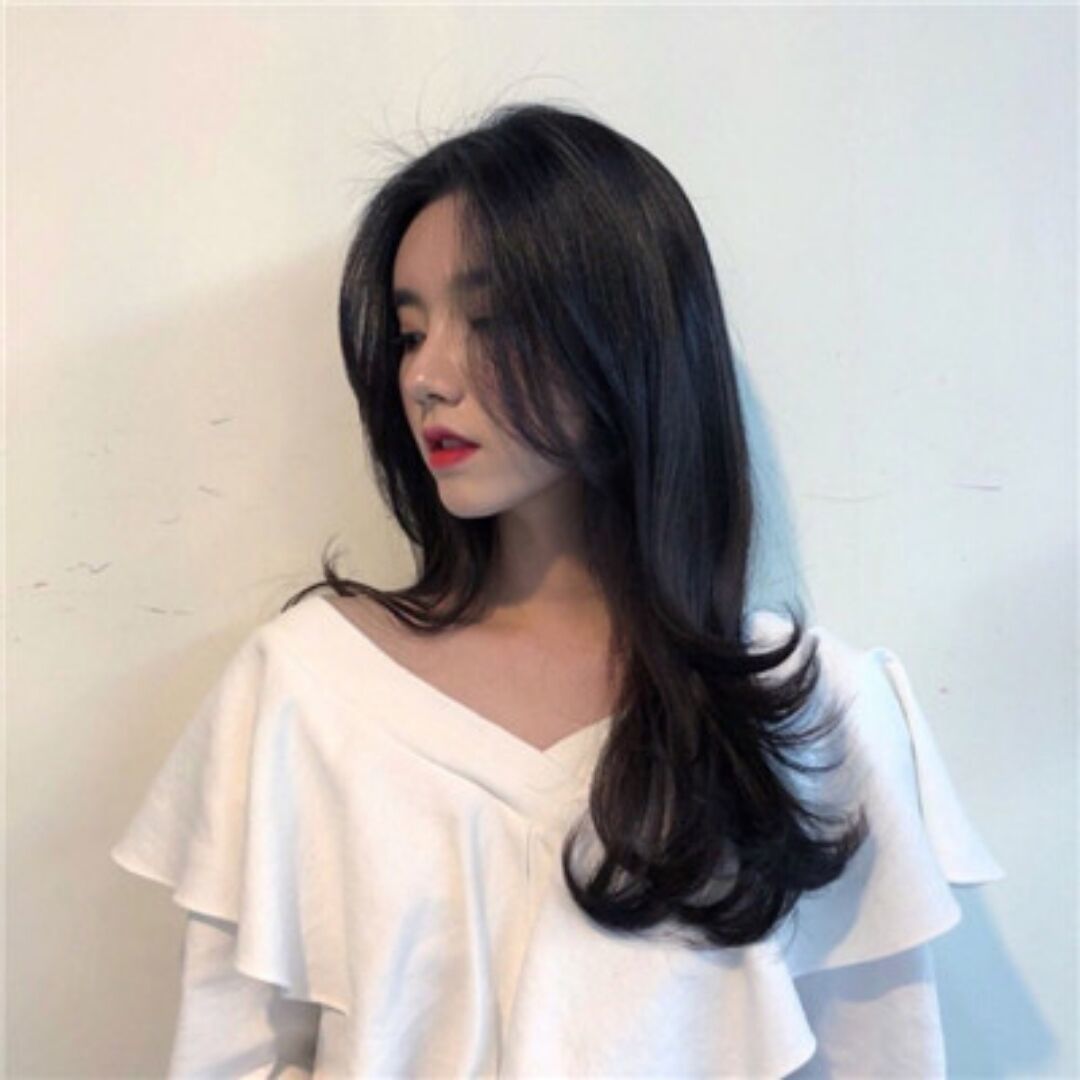 性感漂亮，胸部丰满，胸有点硬