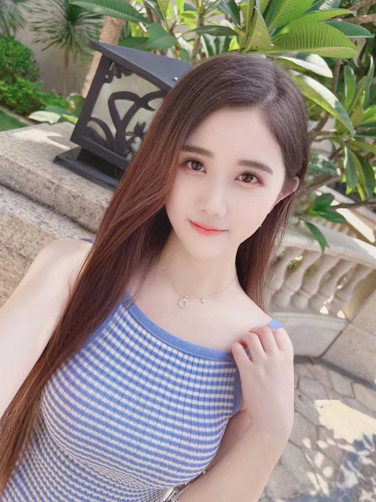 高颜值大长腿朵儿